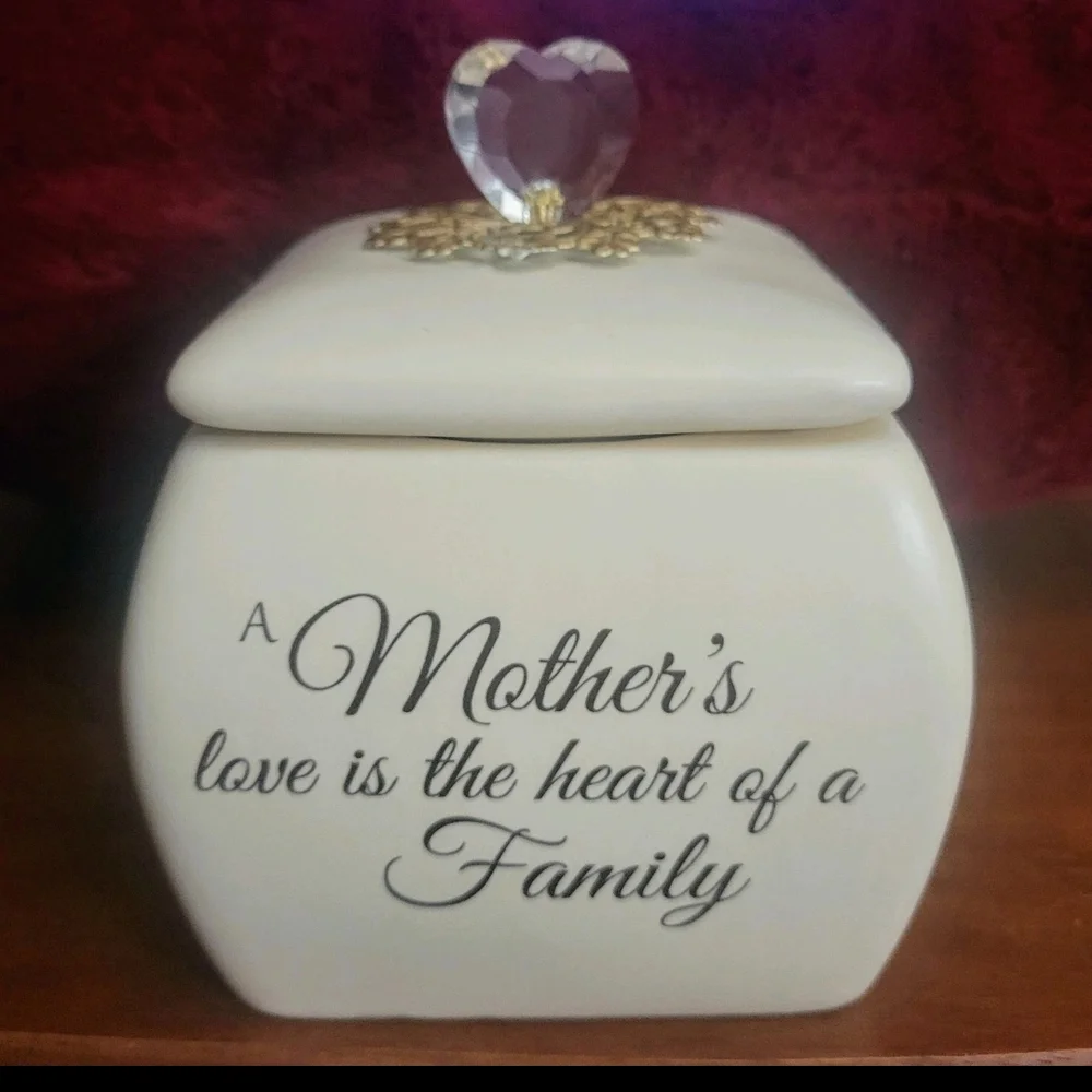 Mother's Love is the Heart of the Family Keepsake Box Ceramic Elegant  5"x 5" - Picture 2 of 10